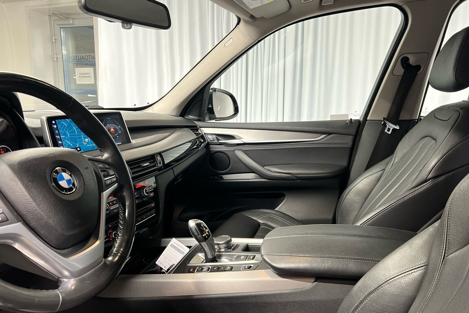 BMW X5 iso kuva 6