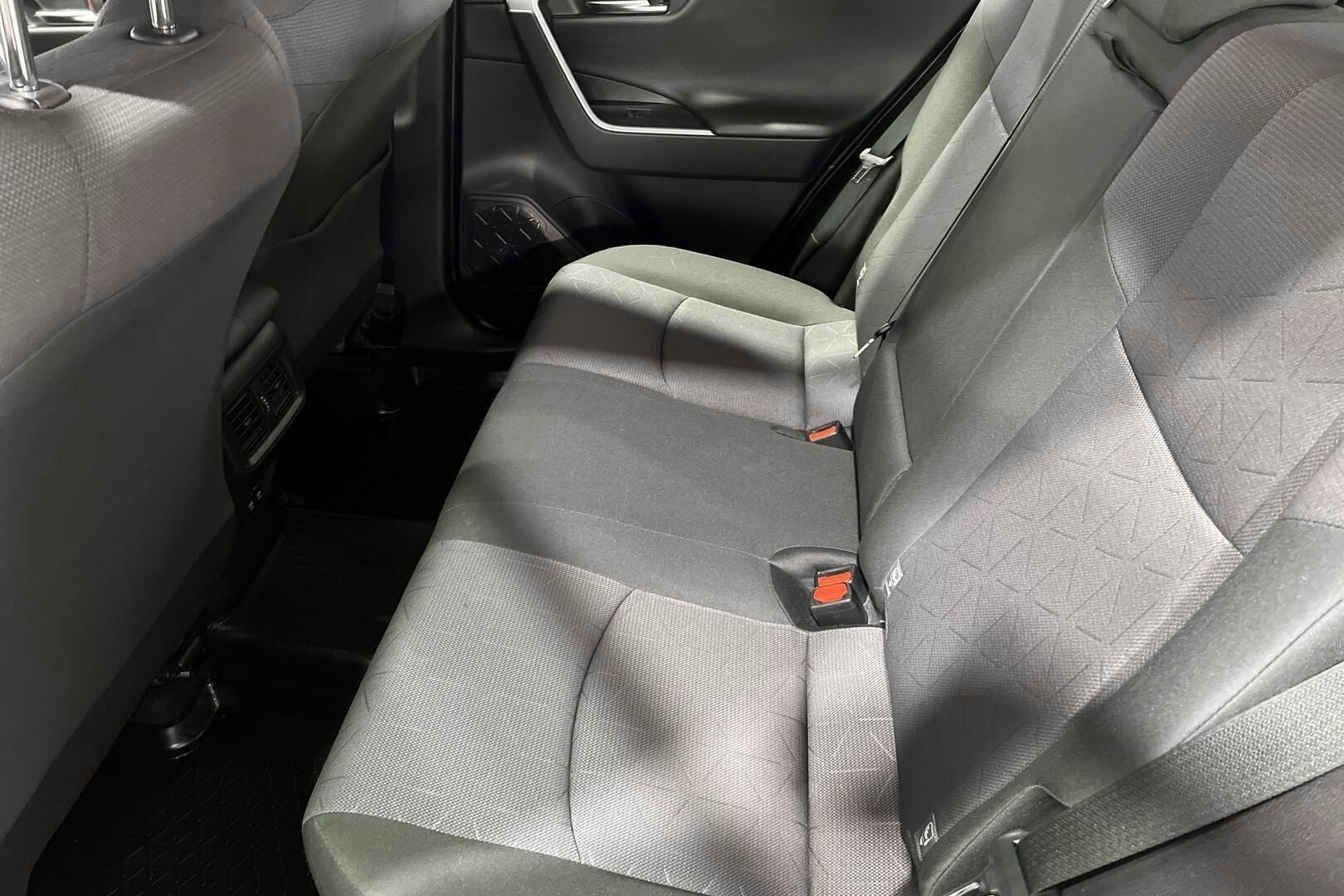 Toyota RAV4 iso kuva 10