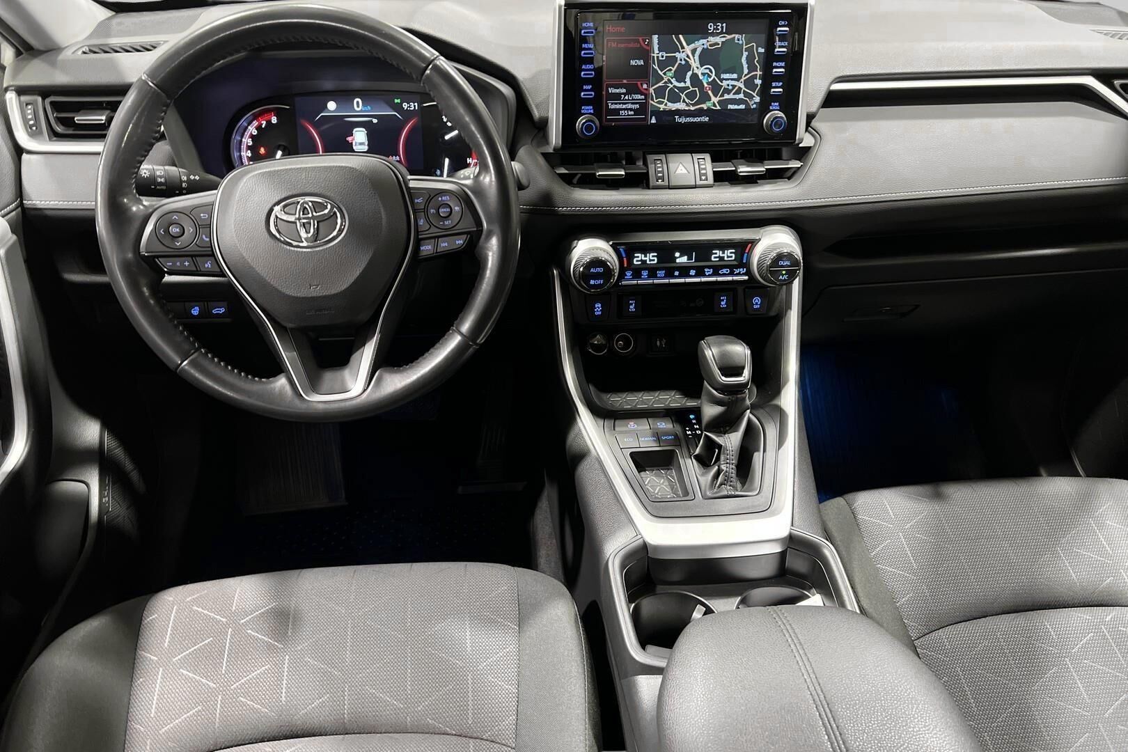 Toyota RAV4 iso kuva 11