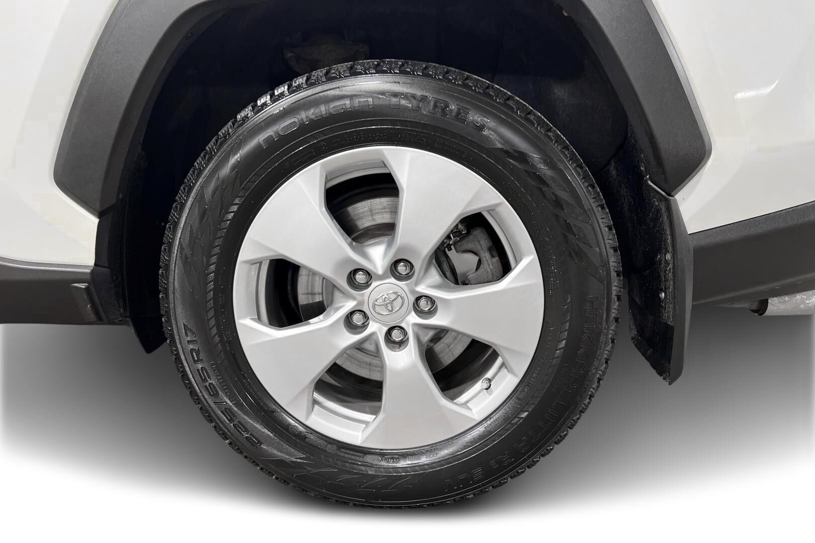 Toyota RAV4 iso kuva 13