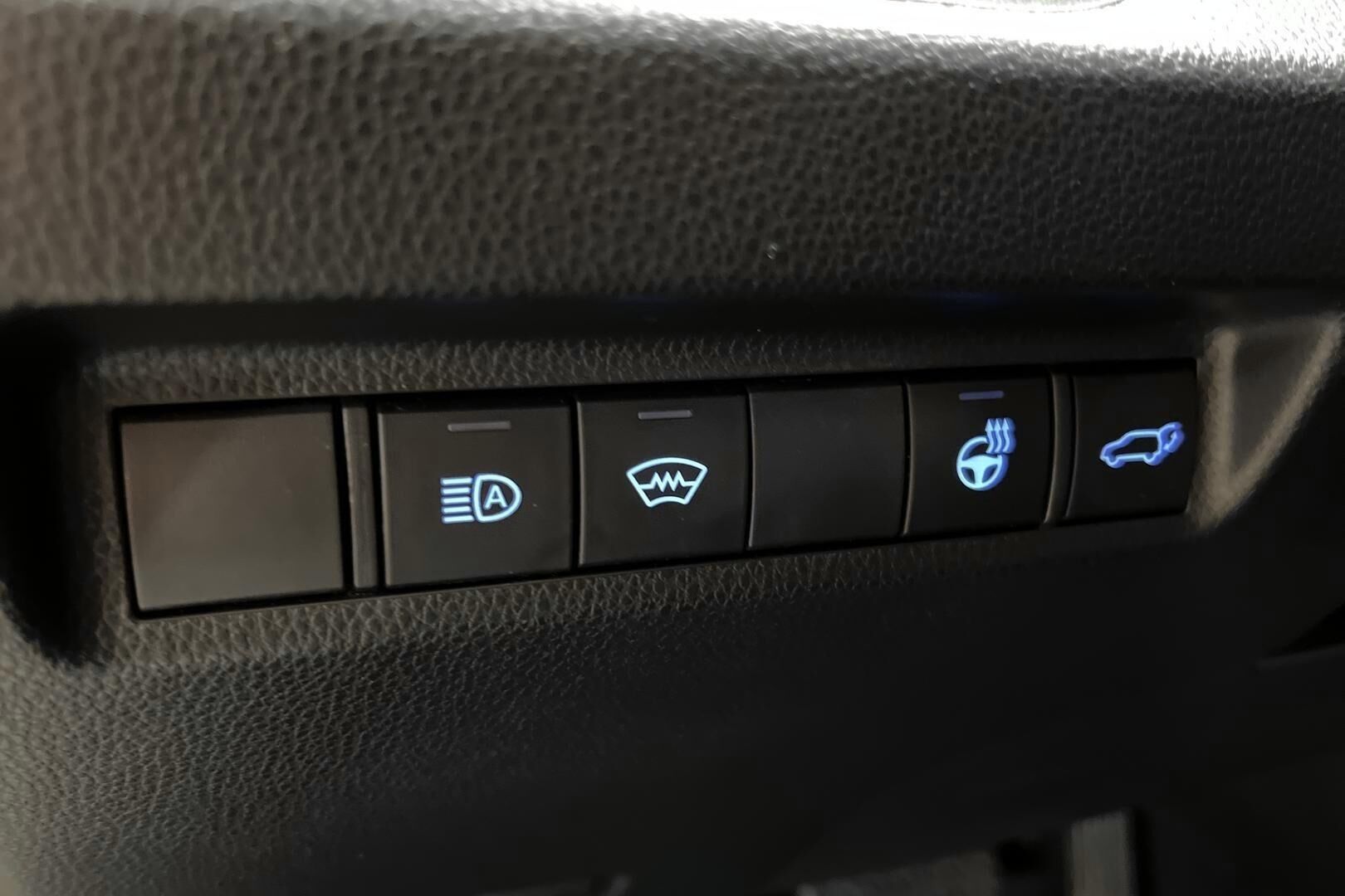 Toyota RAV4 iso kuva 15