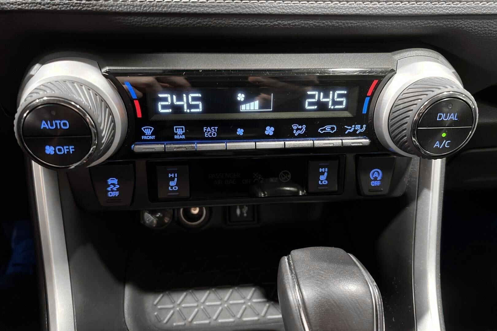 Toyota RAV4 iso kuva 19