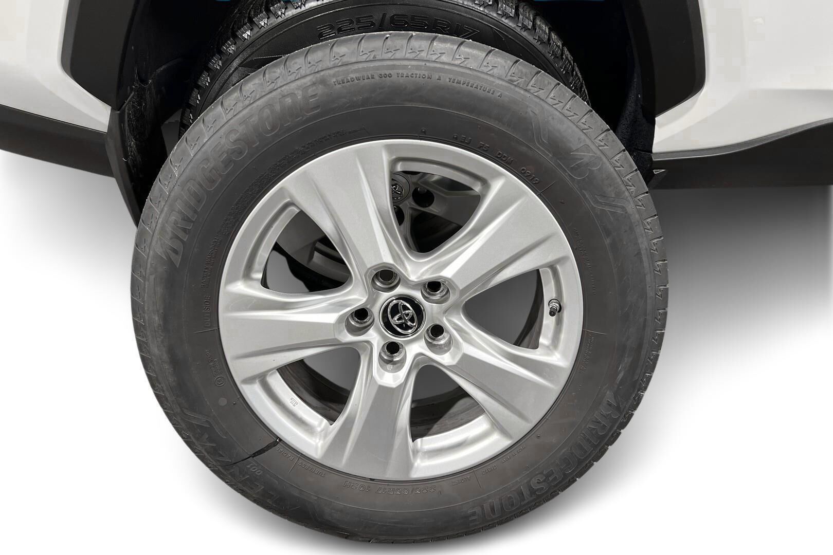 Toyota RAV4 iso kuva 22