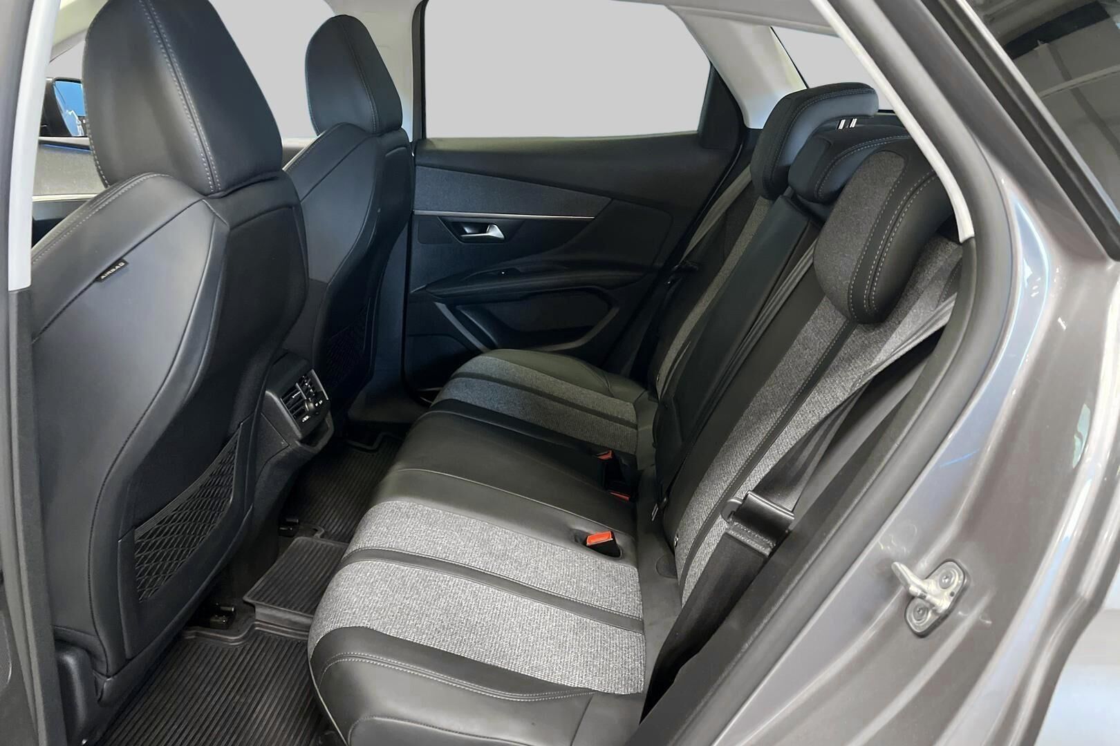 Peugeot 3008 iso kuva 10