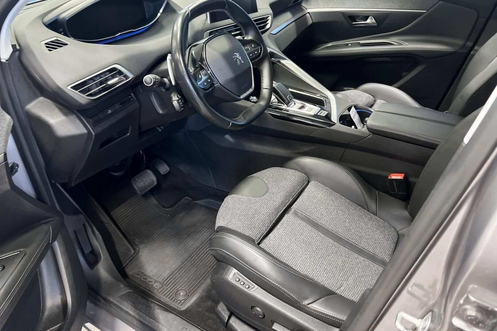 Peugeot 3008 iso kuva 9