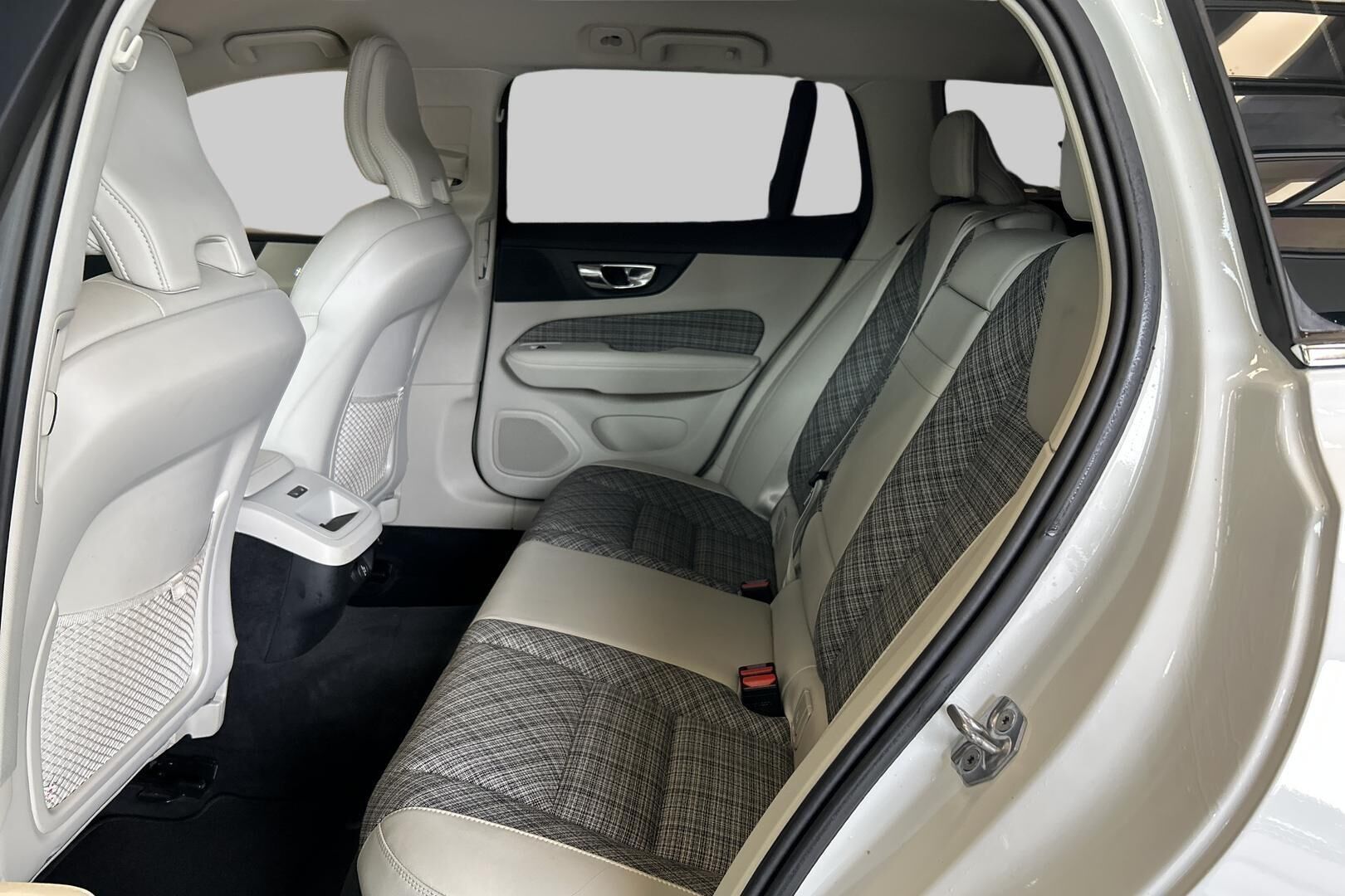 Volvo V60 iso kuva 1
