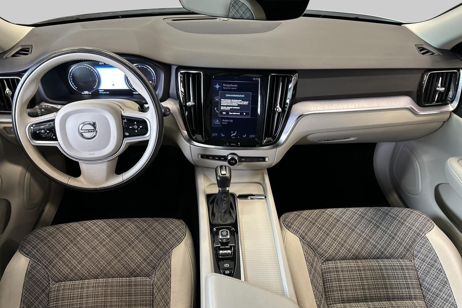 Volvo V60 iso kuva 13