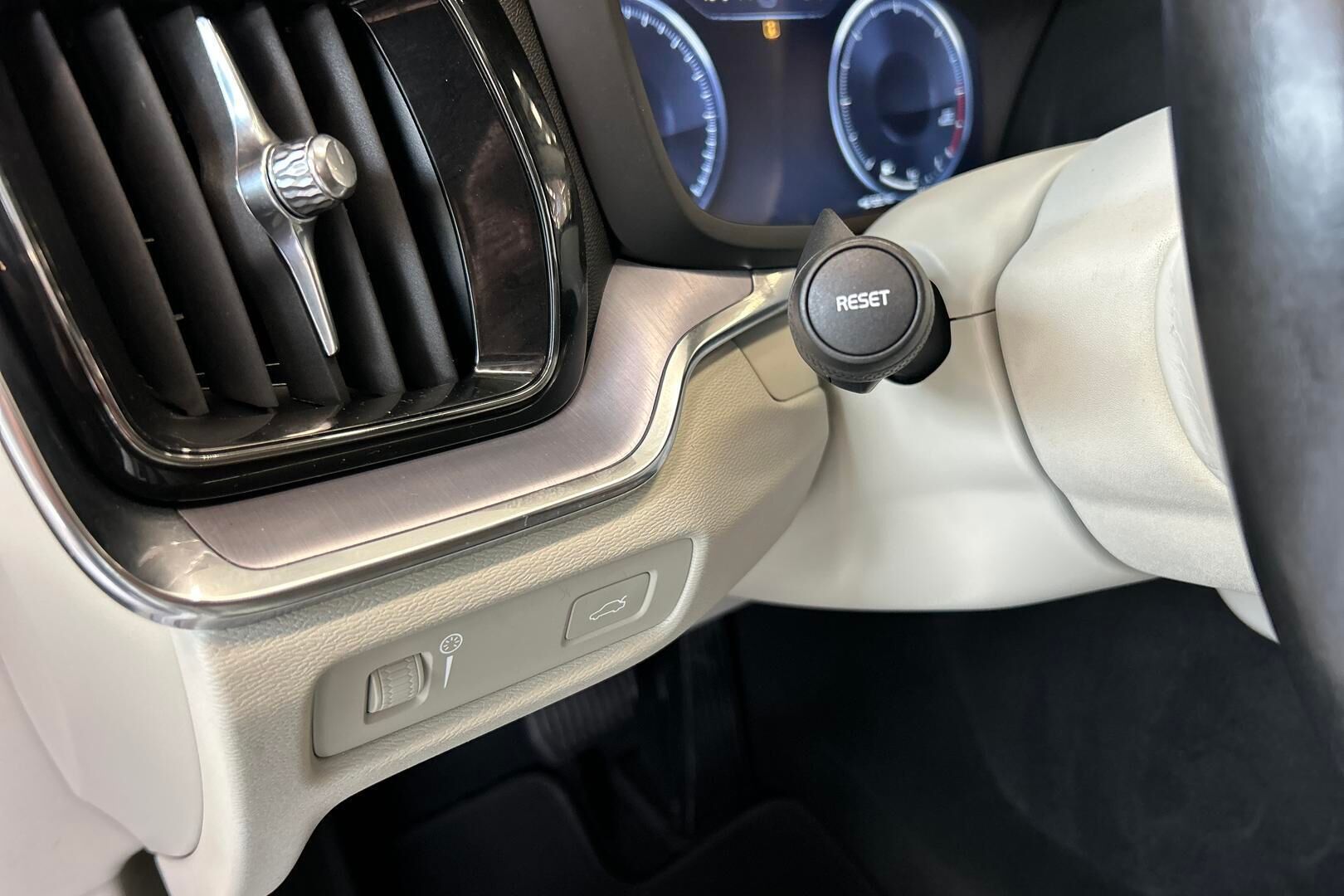 Volvo V60 iso kuva 3