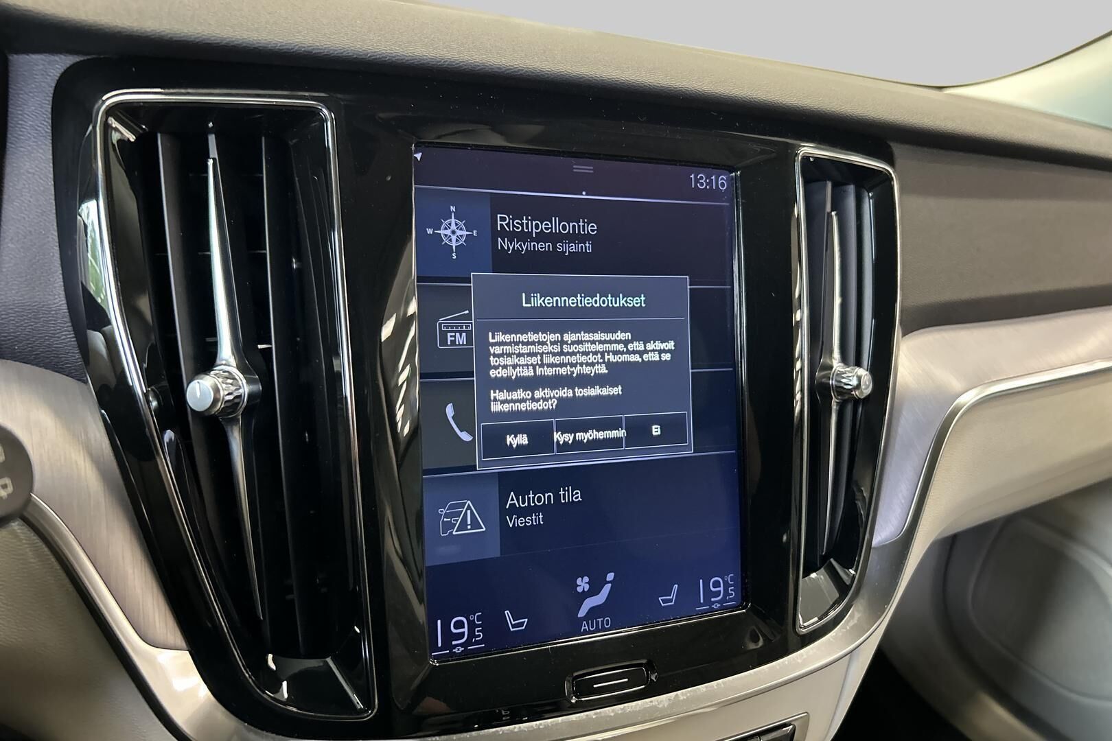 Volvo V60 iso kuva 18
