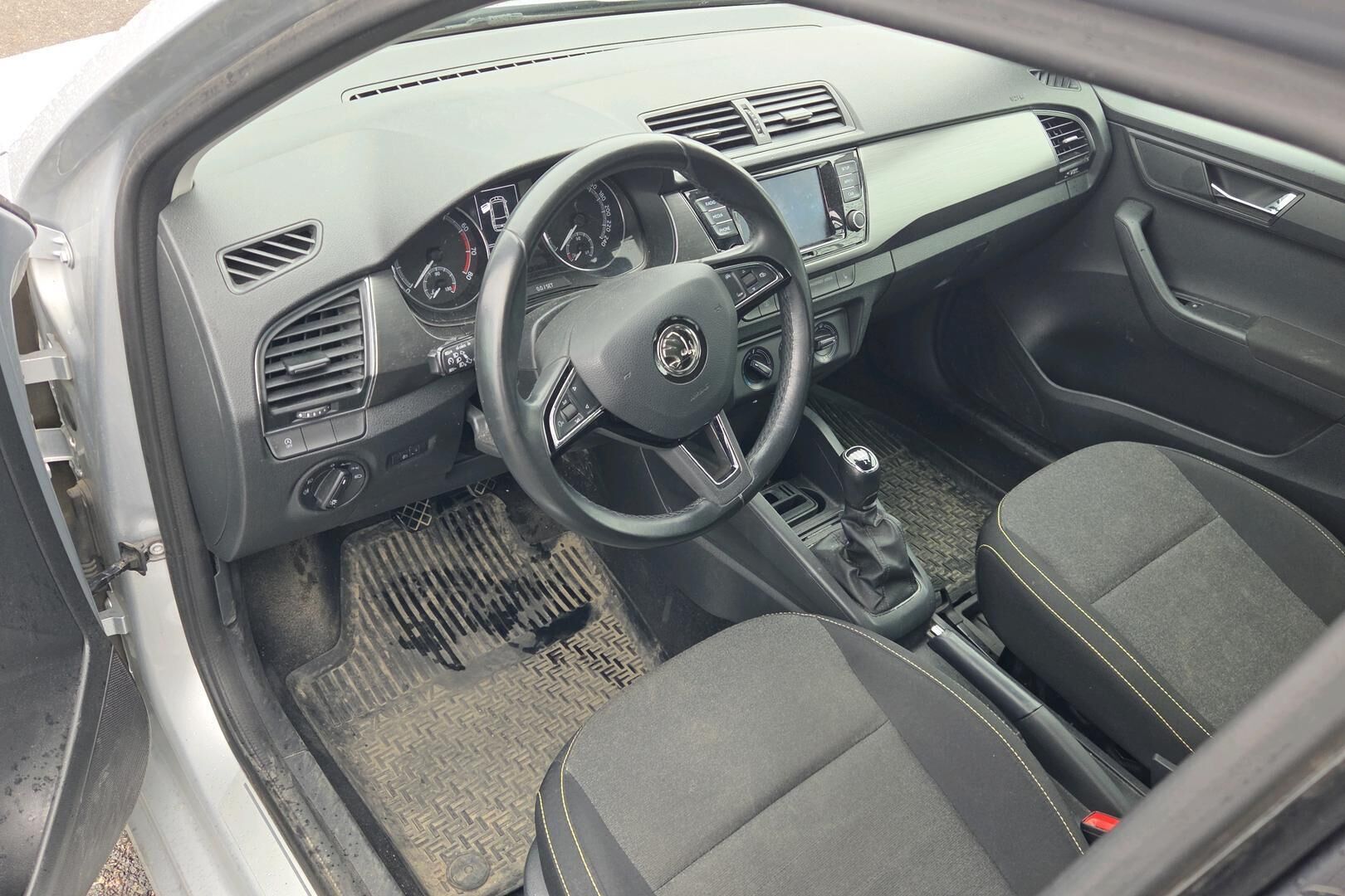 Skoda Fabia iso kuva 2