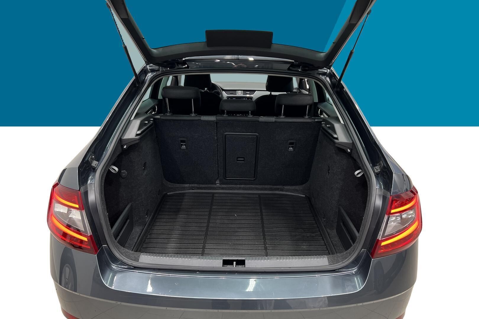 Skoda Octavia iso kuva 11