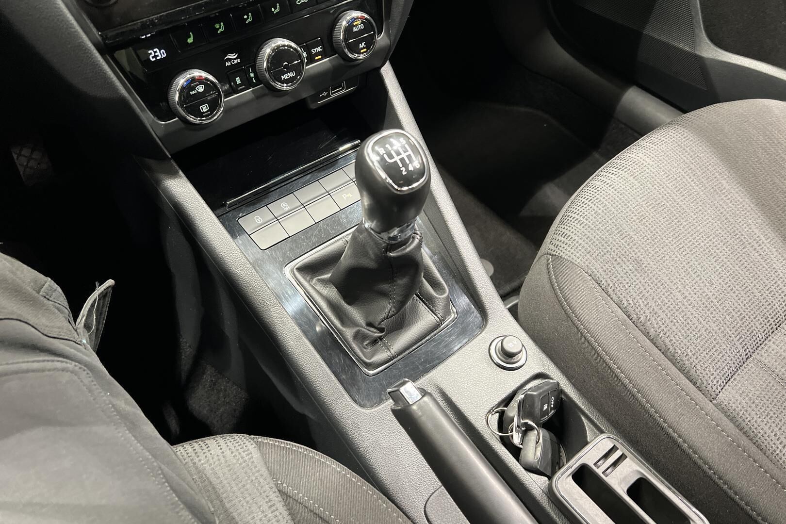 Skoda Octavia iso kuva 21