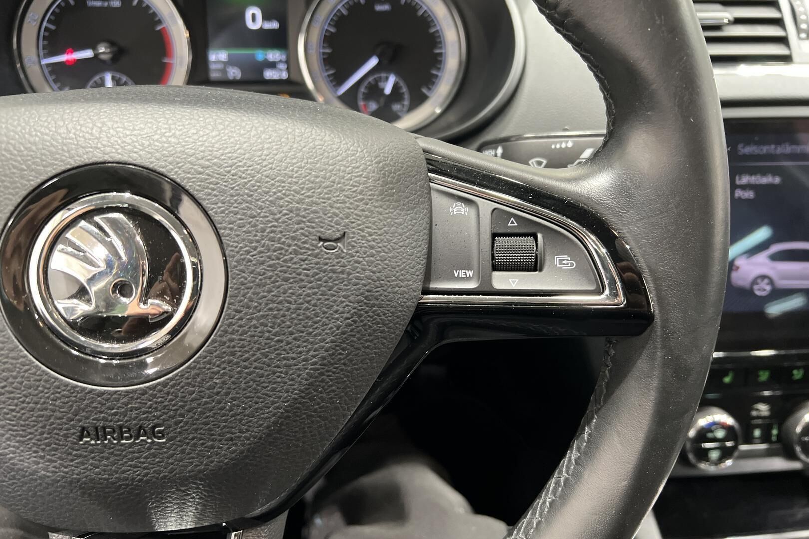 Skoda Octavia iso kuva 23