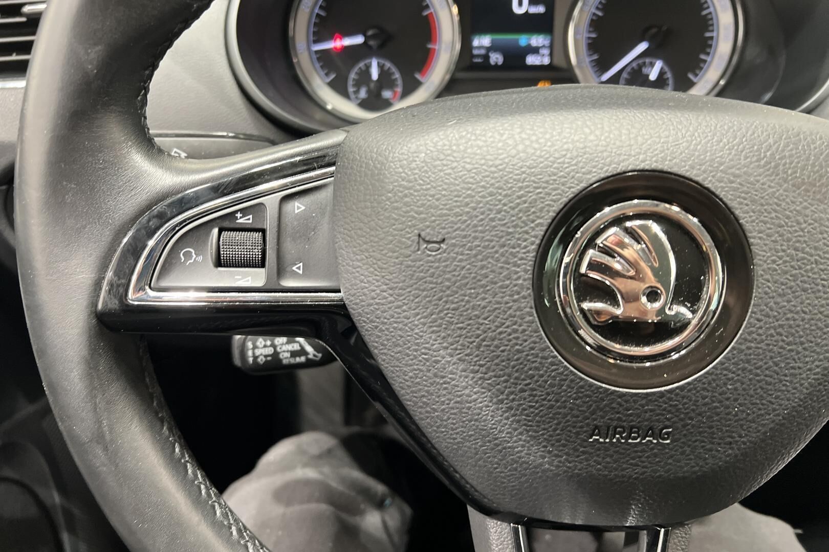 Skoda Octavia iso kuva 24