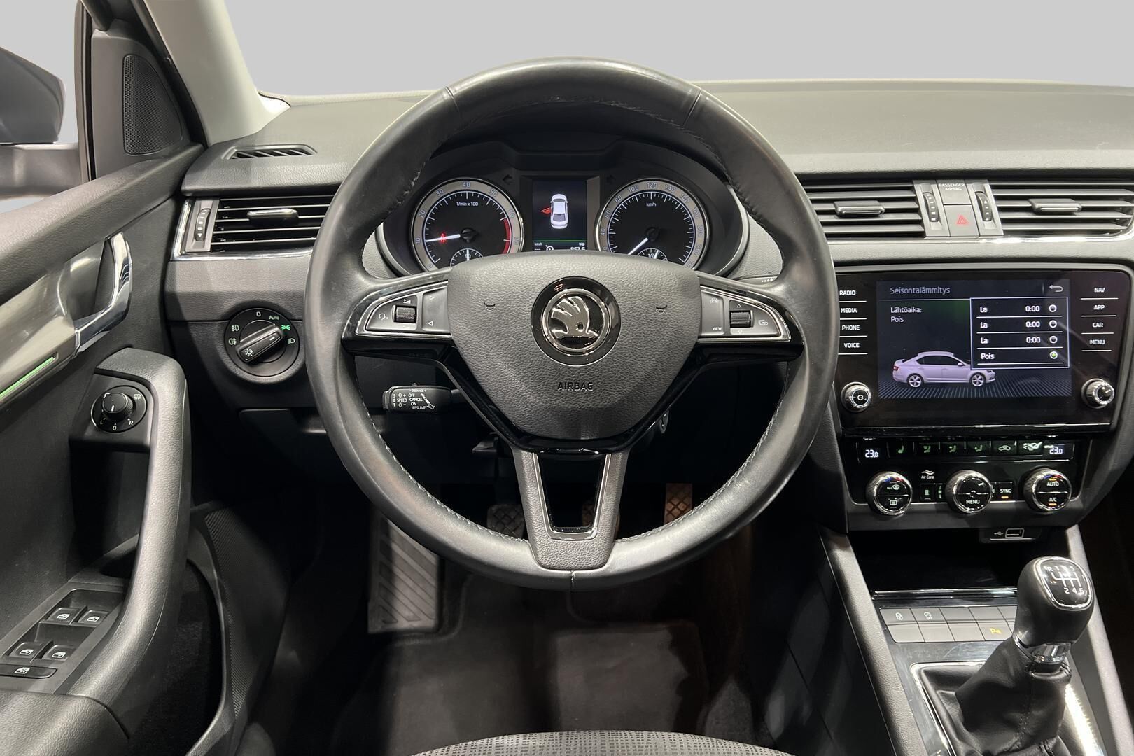 Skoda Octavia iso kuva 30