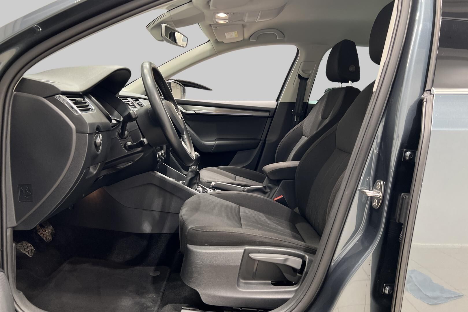 Skoda Octavia iso kuva 8