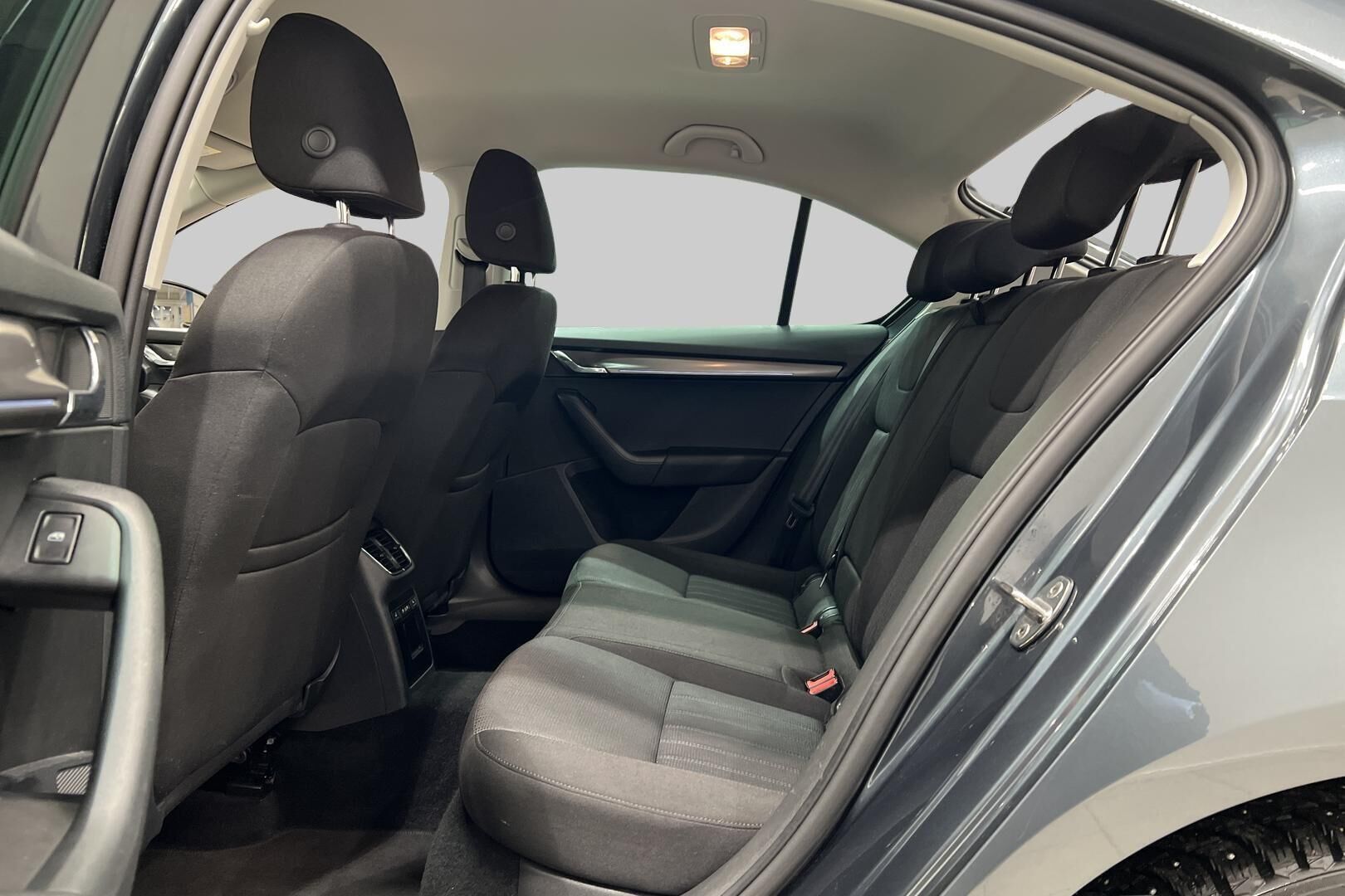 Skoda Octavia iso kuva 9