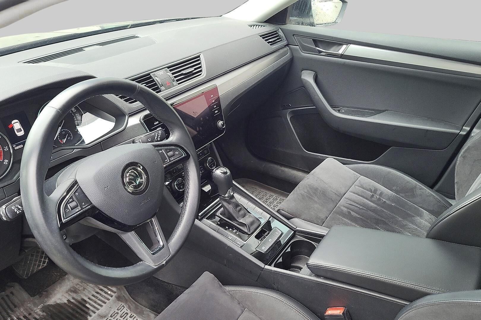 Skoda Superb iso kuva 1