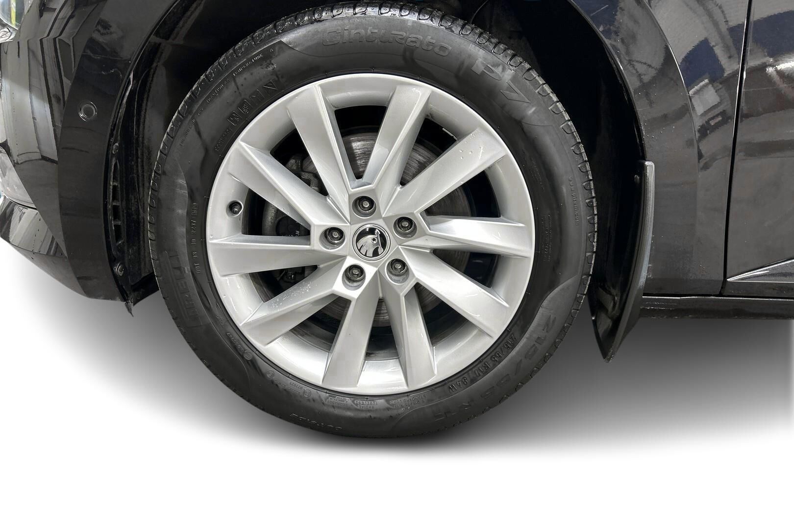 Skoda Superb iso kuva 11