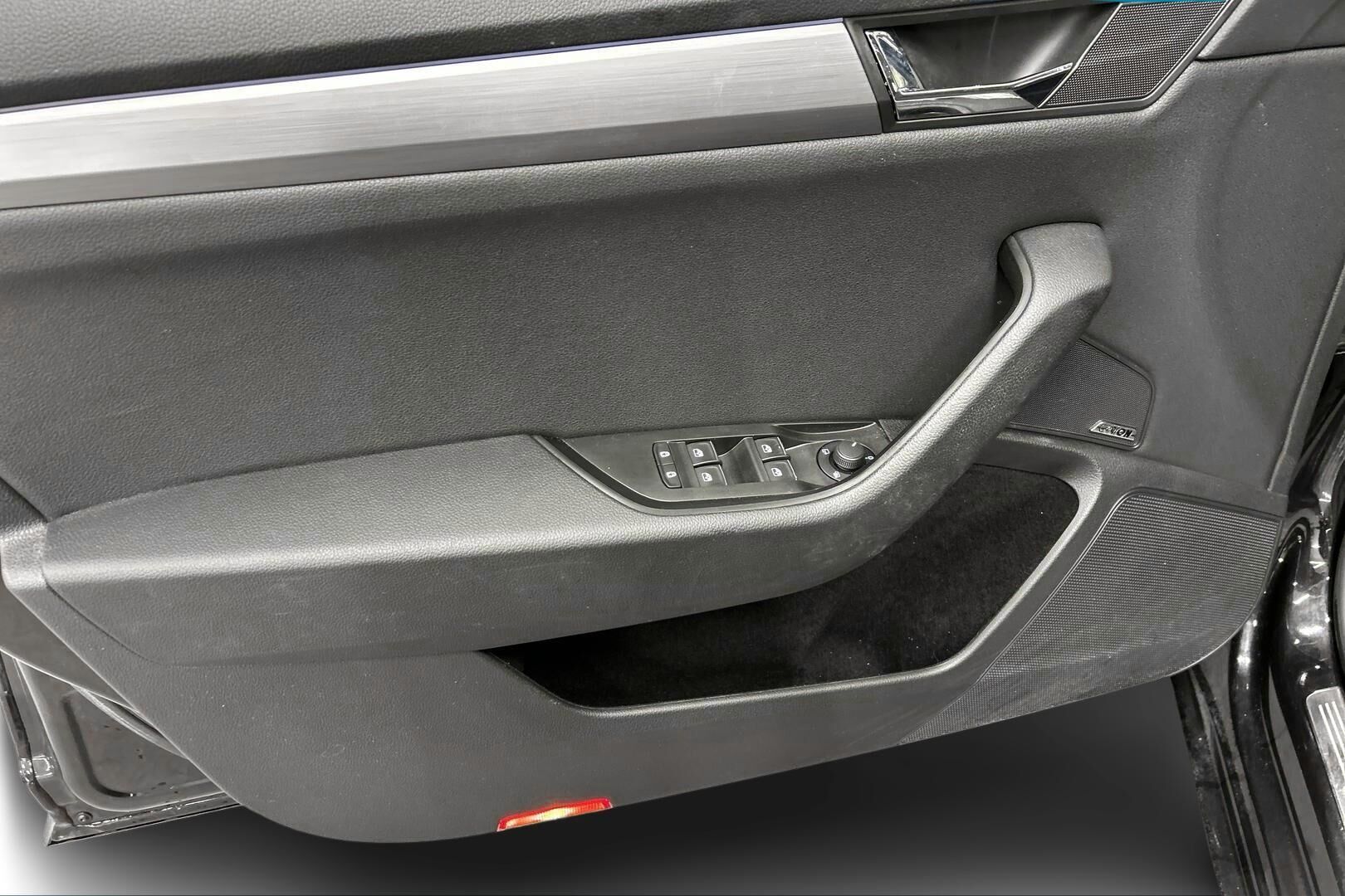 Skoda Superb iso kuva 12