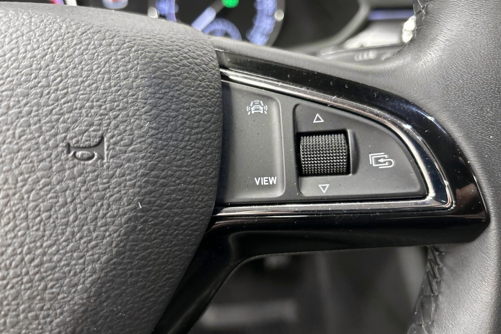 Skoda Superb iso kuva 16