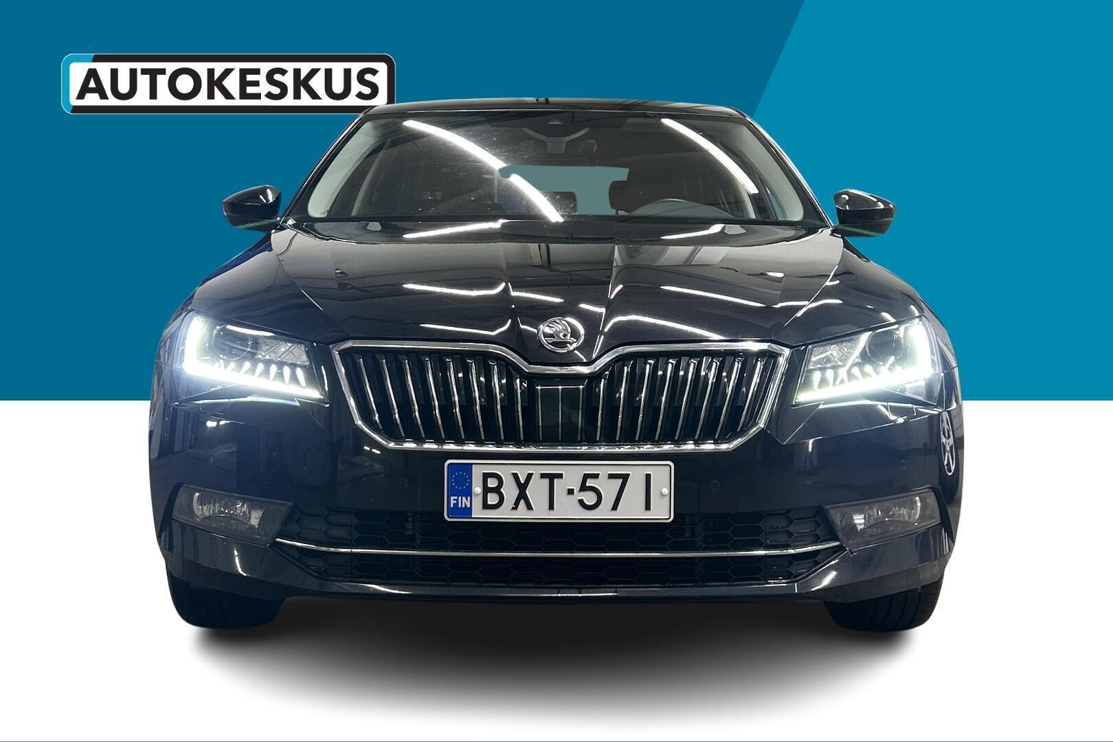 Skoda Superb iso kuva 2