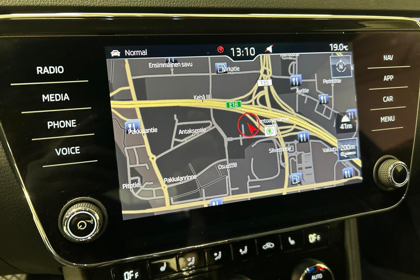Skoda Superb iso kuva 25