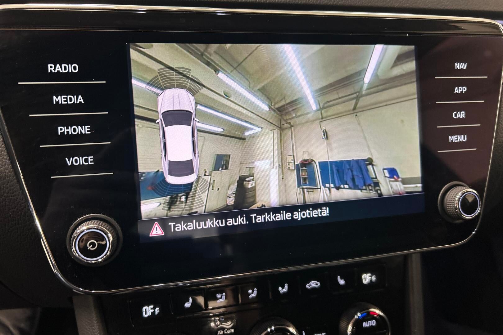 Skoda Superb iso kuva 18