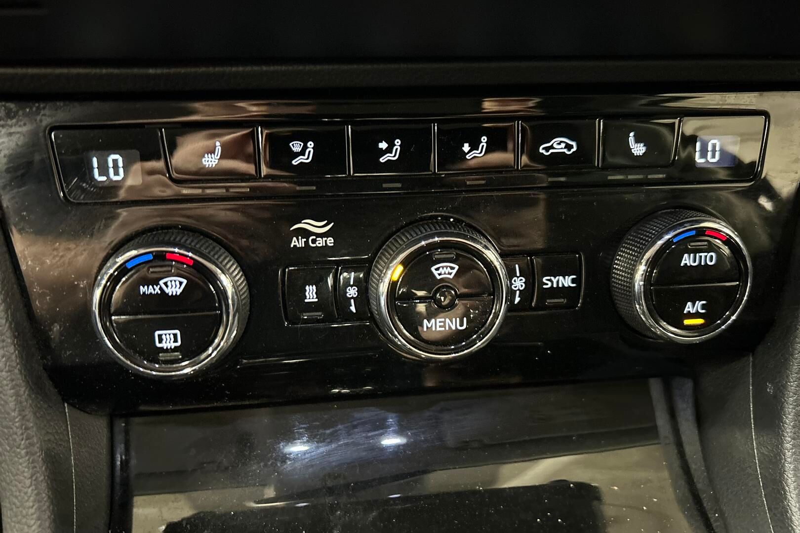 Skoda Superb iso kuva 19