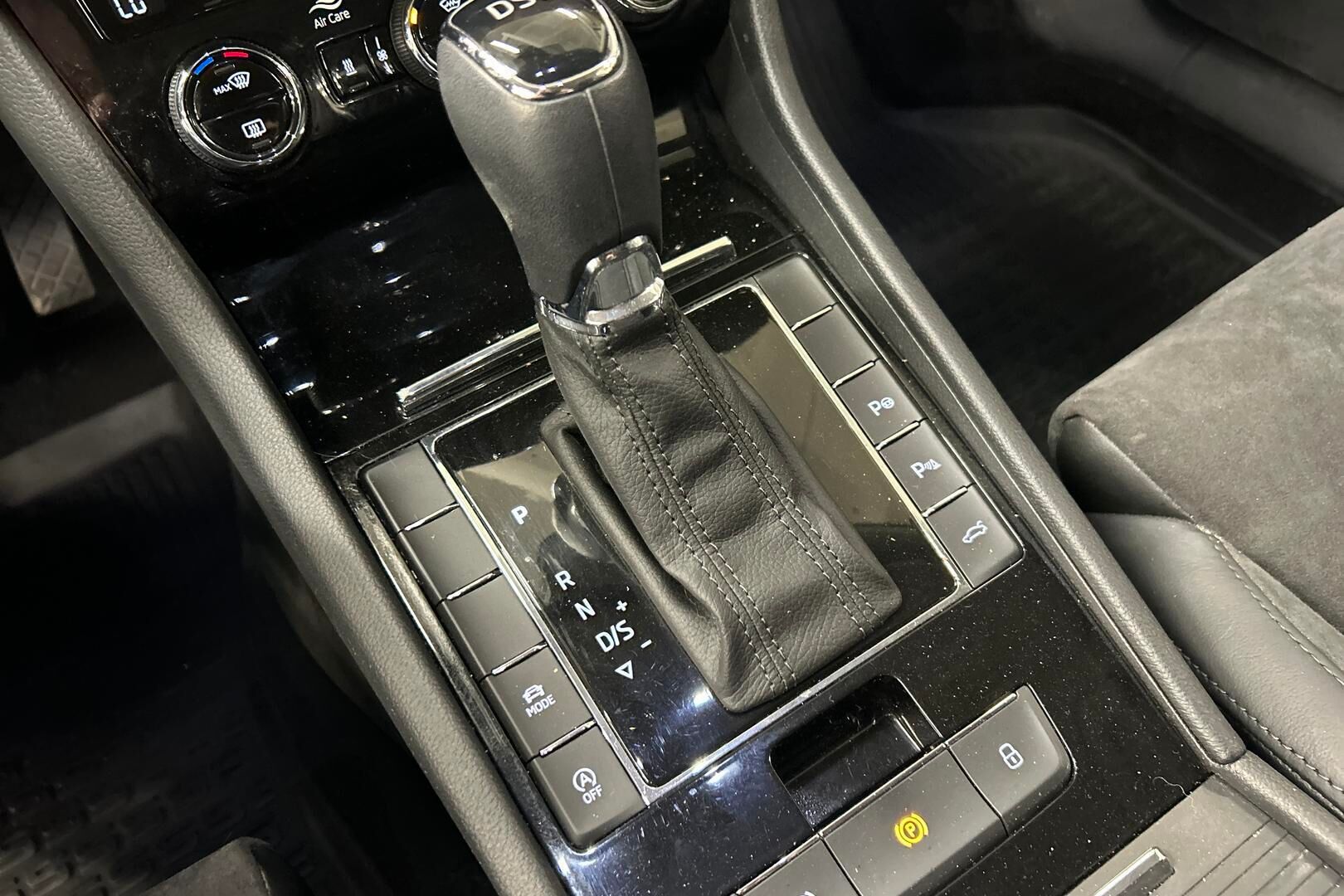 Skoda Superb iso kuva 26