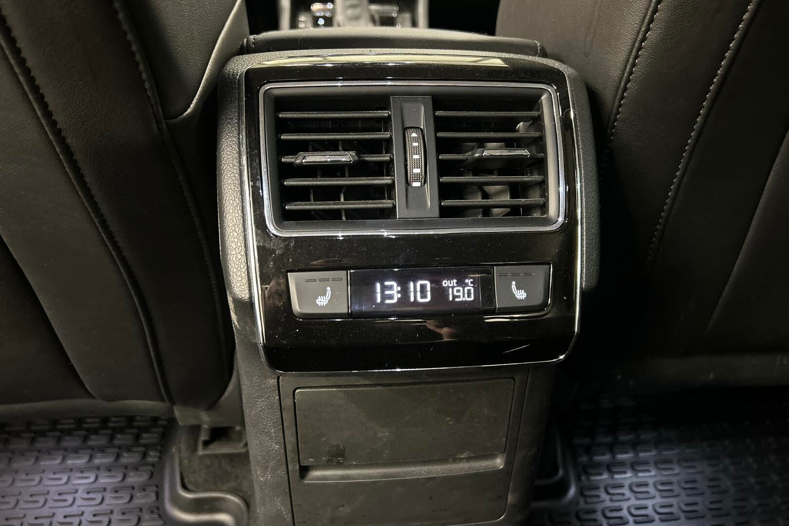 Skoda Superb iso kuva 20