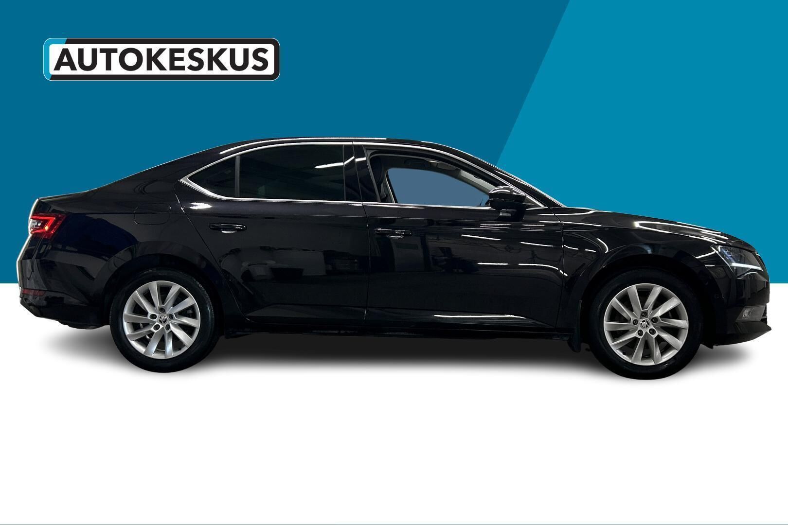 Skoda Superb iso kuva 4