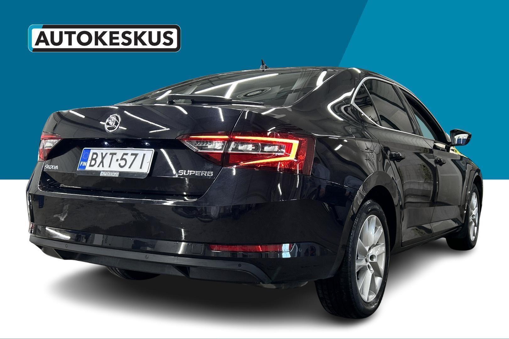 Skoda Superb iso kuva 5