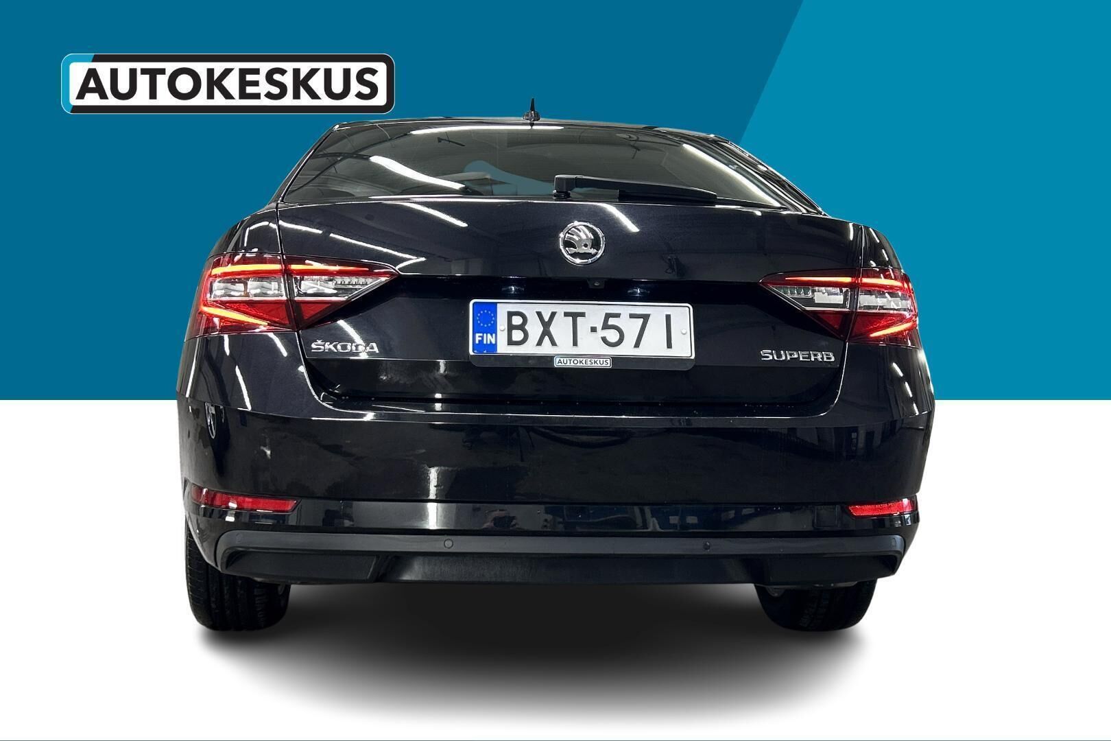 Skoda Superb iso kuva 22