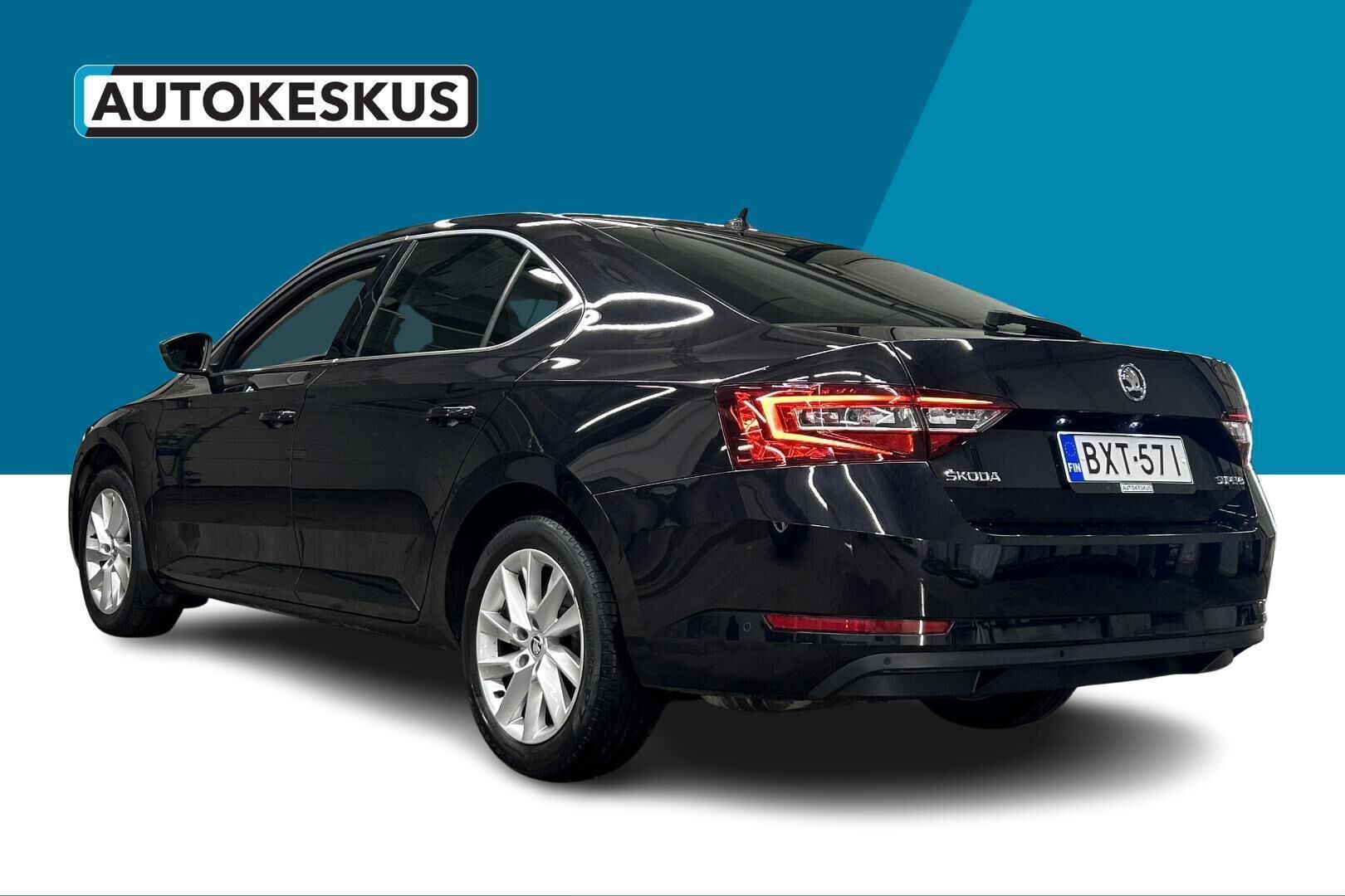 Skoda Superb iso kuva 23