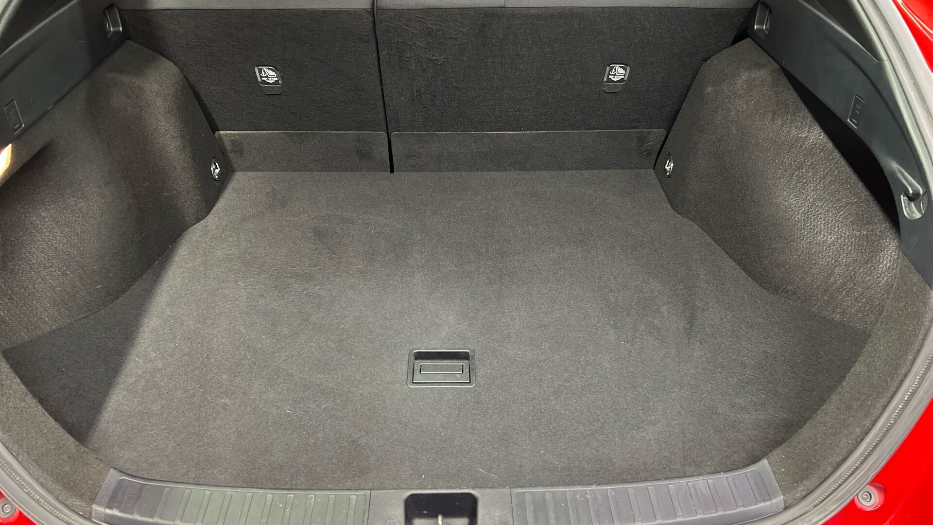 Toyota Prius iso kuva 14