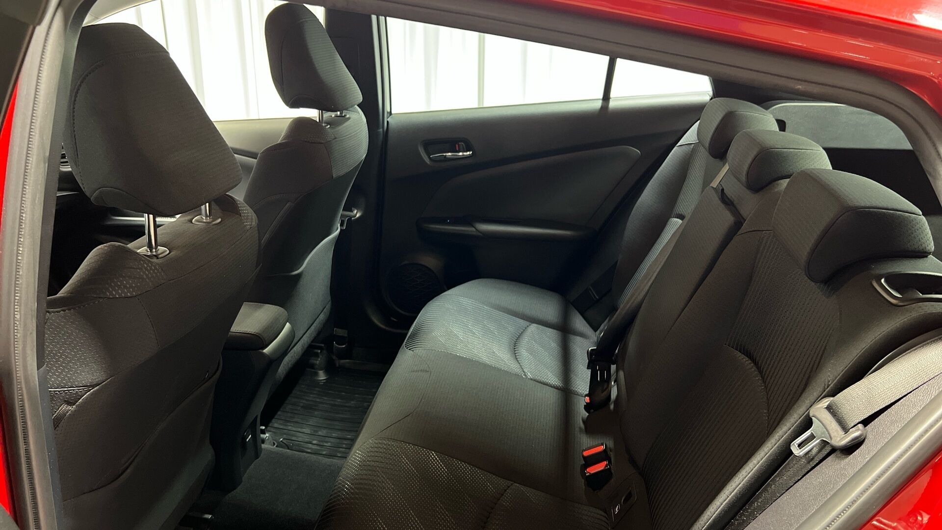 Toyota Prius iso kuva 8