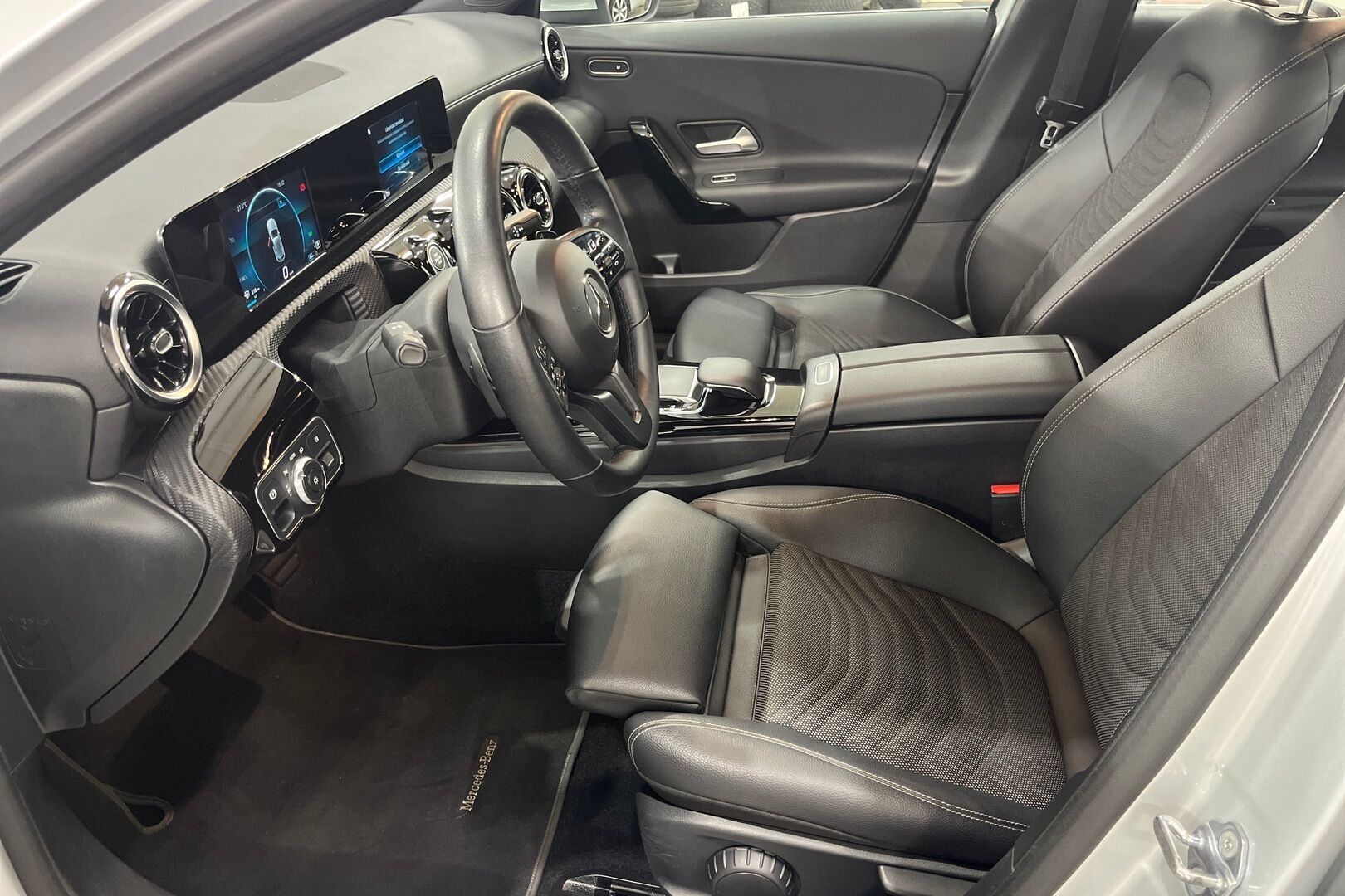 Mercedes-Benz A iso kuva 7
