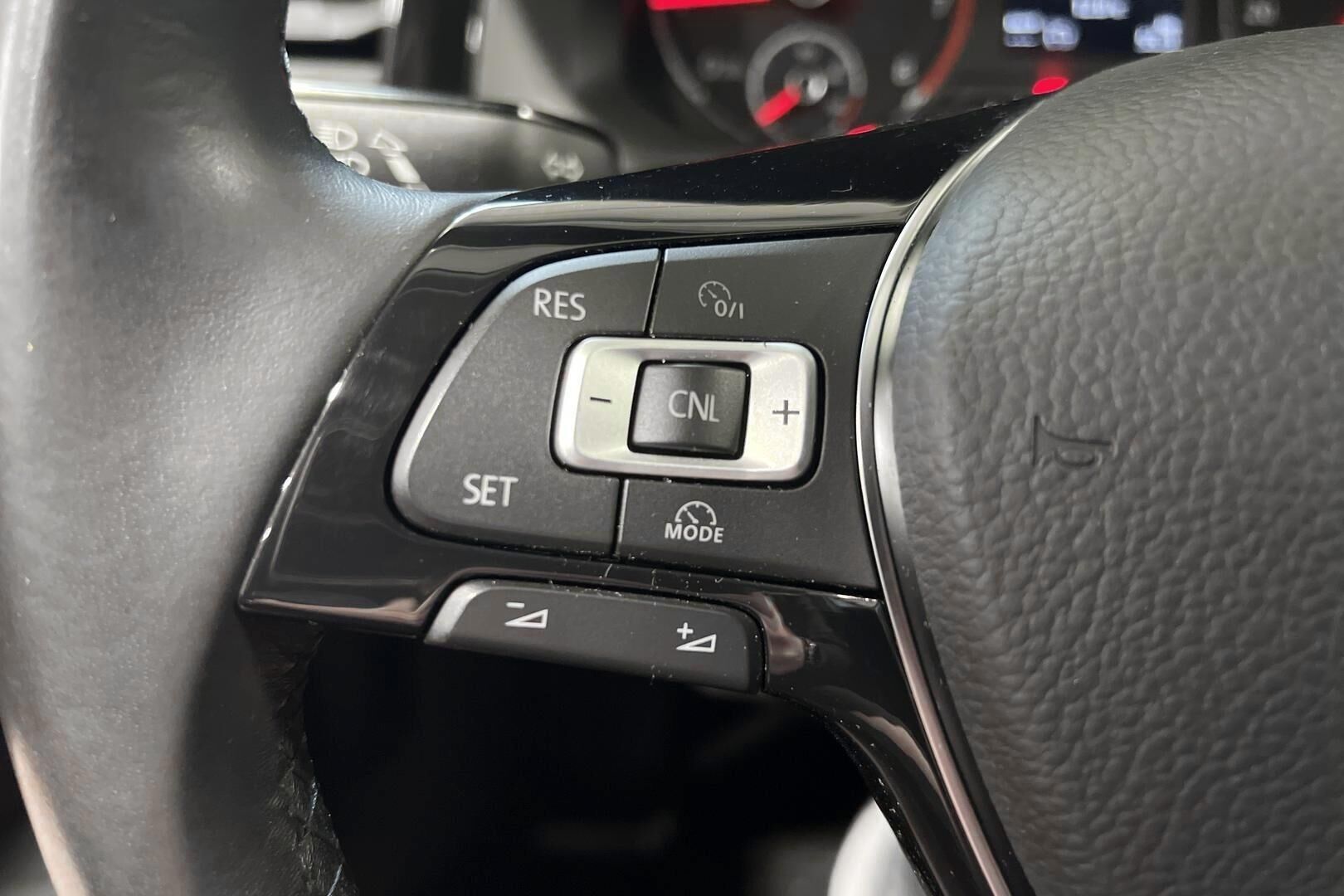 Volkswagen Polo iso kuva 14