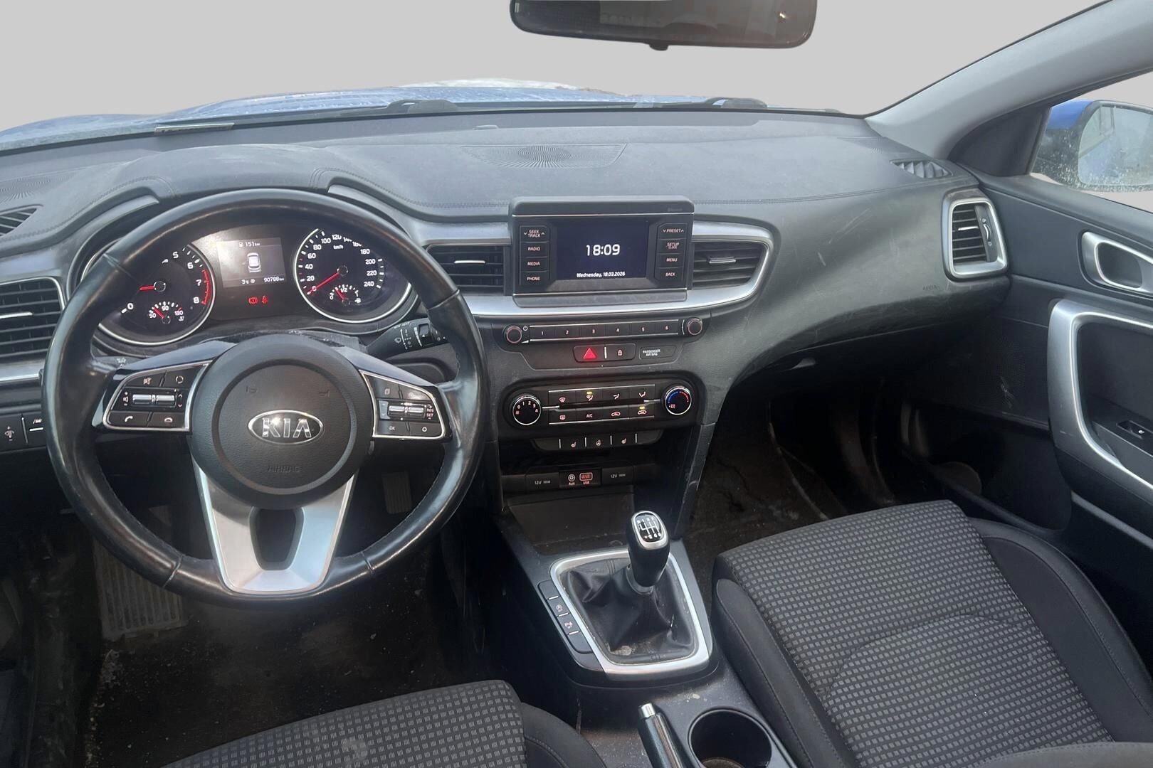 Kia Ceed iso kuva 2