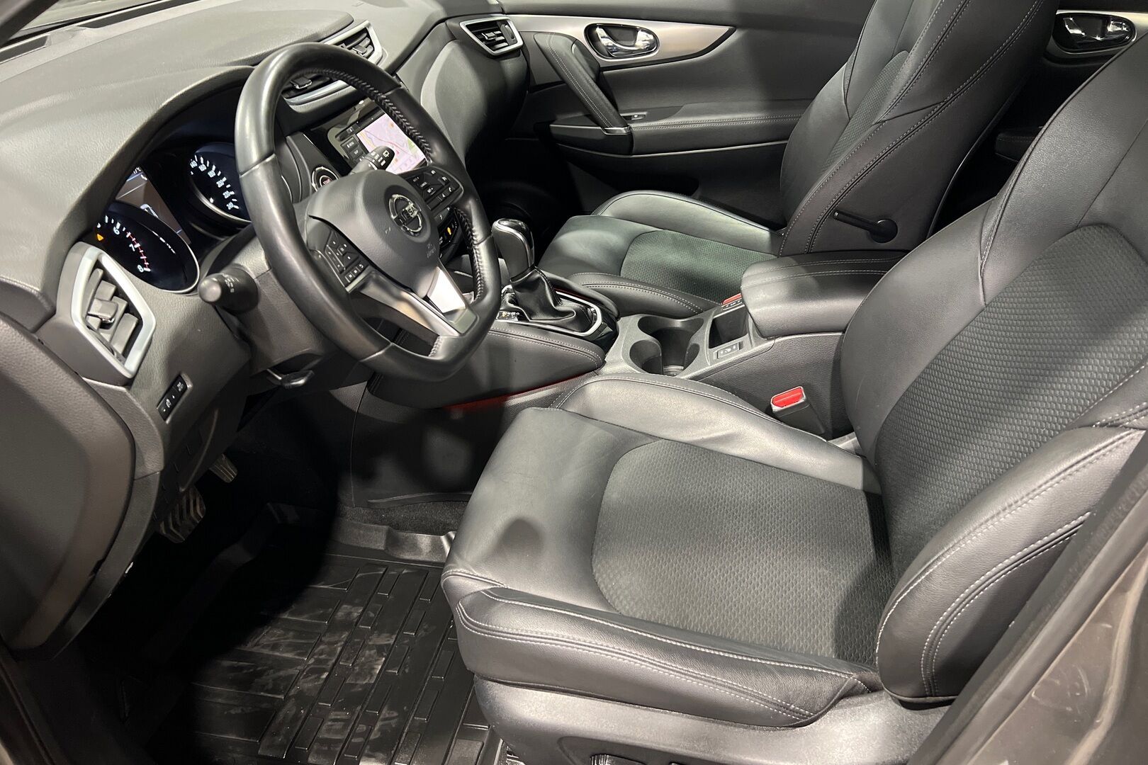 Nissan Qashqai iso kuva 8