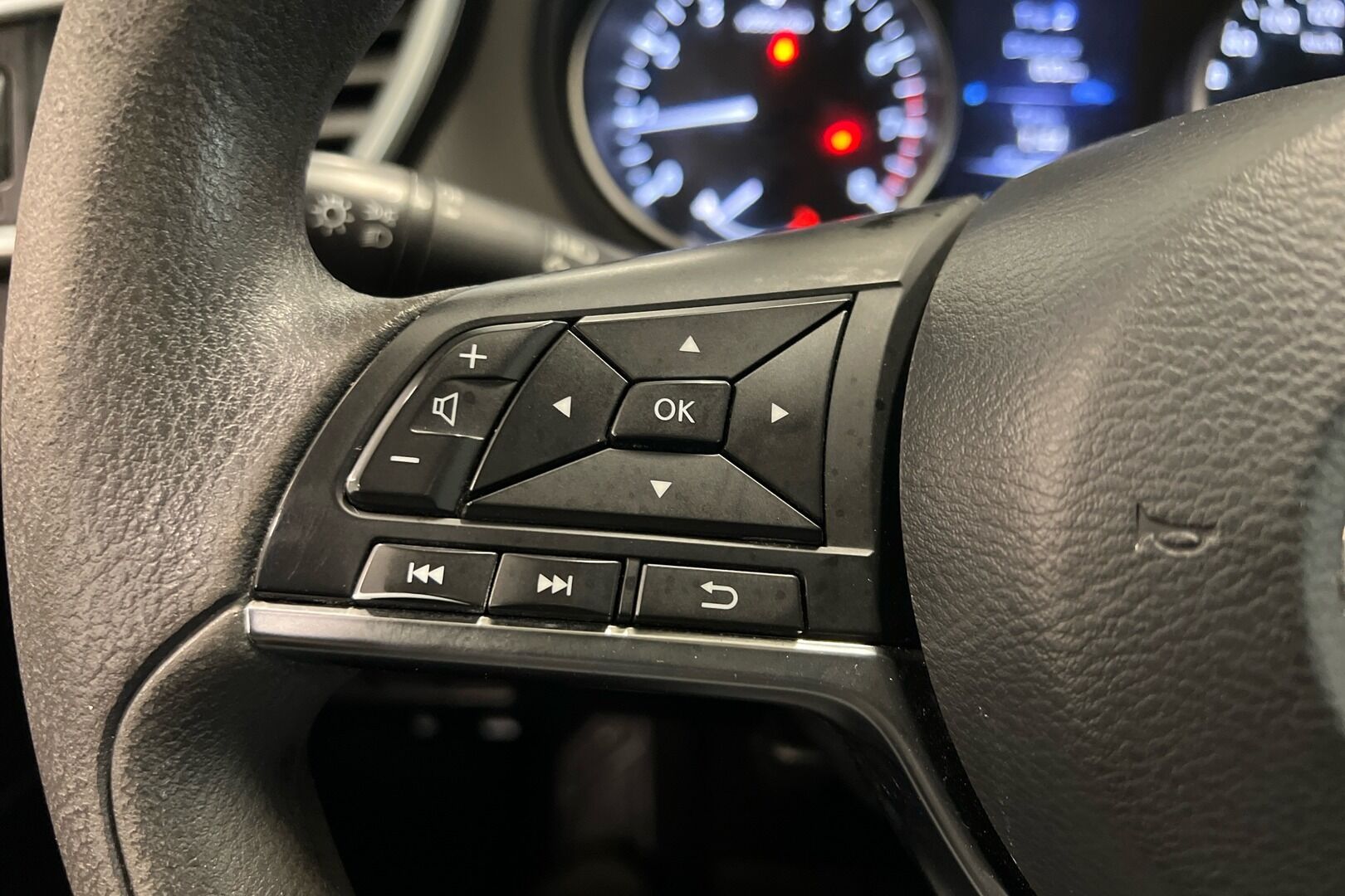 Nissan Qashqai iso kuva 14