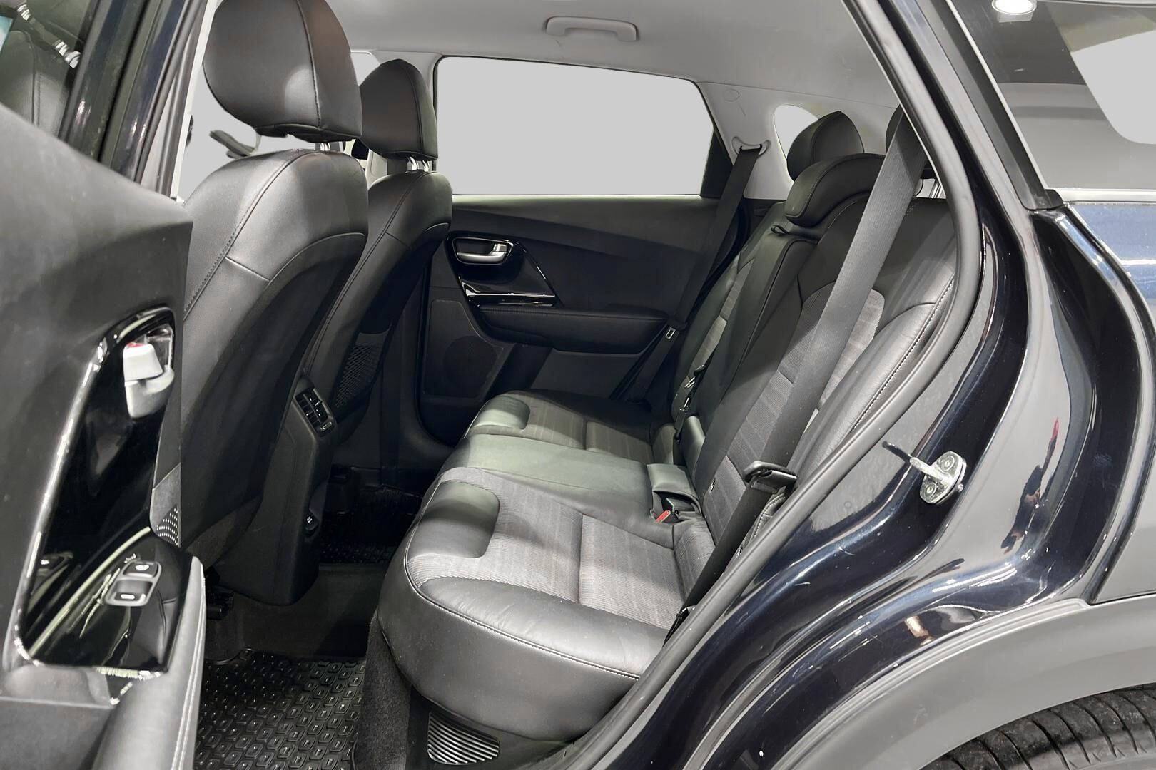 Kia Niro iso kuva 10