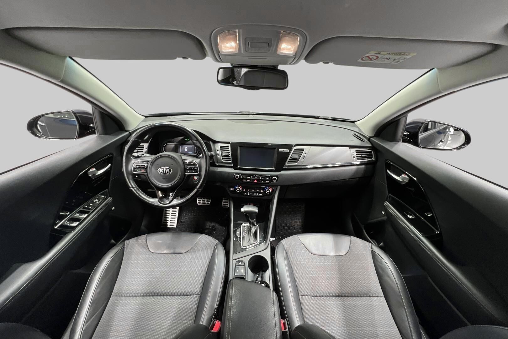 Kia Niro iso kuva 11