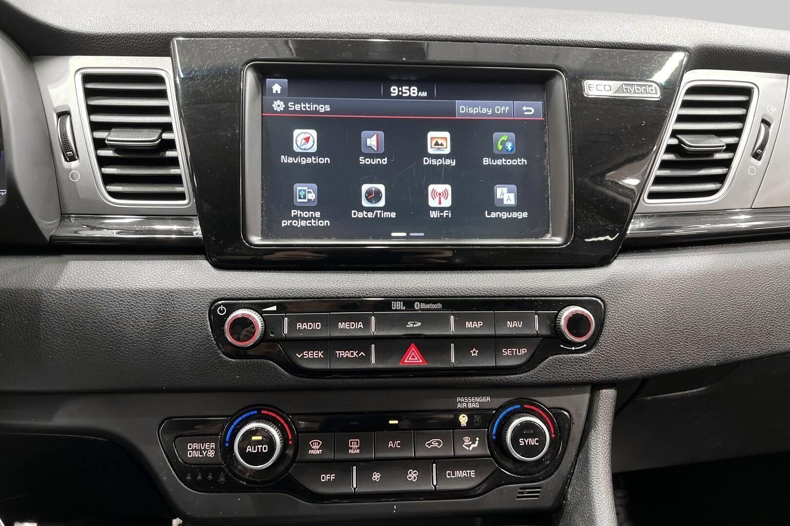 Kia Niro iso kuva 18