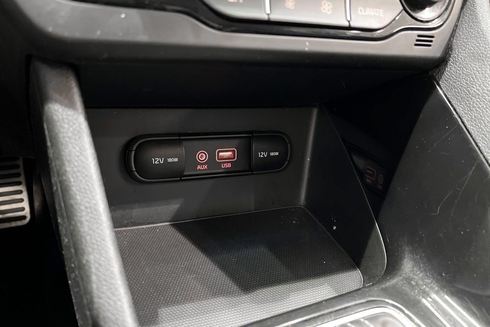 Kia Niro iso kuva 19