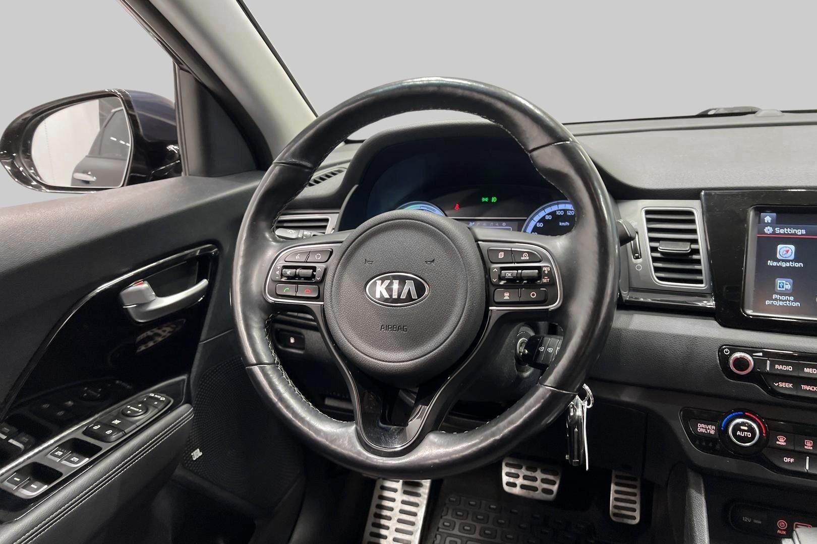 Kia Niro iso kuva 32