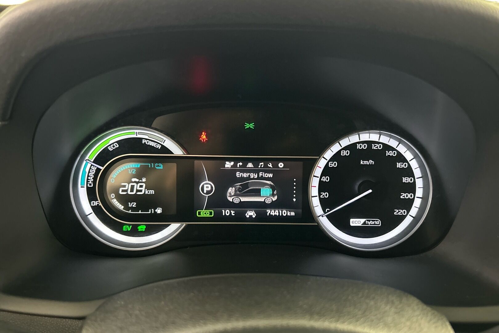 Kia Niro iso kuva 15