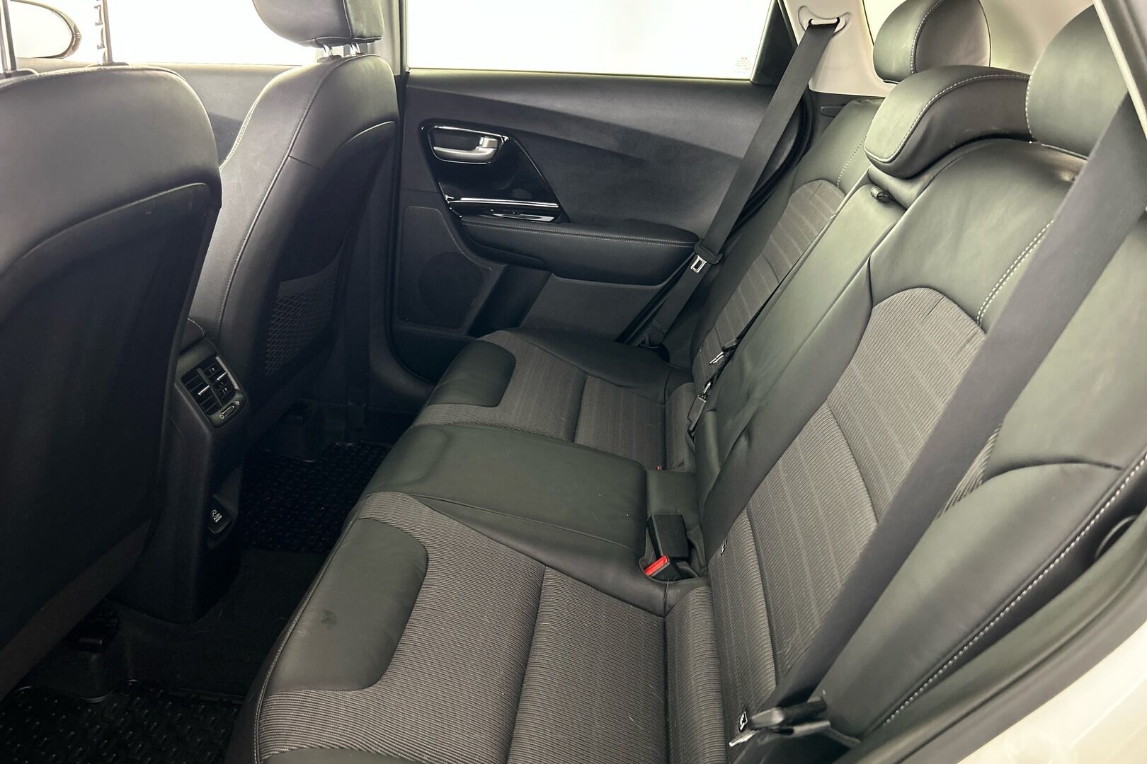 Kia Niro iso kuva 16