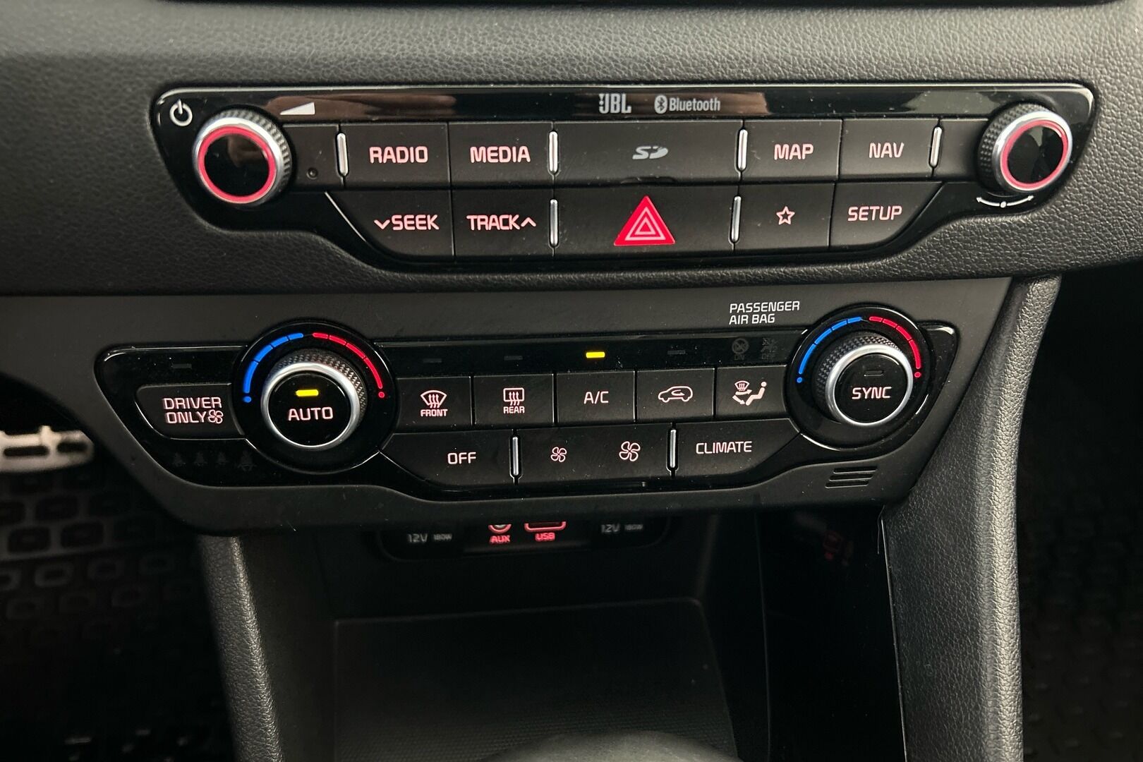 Kia Niro iso kuva 17